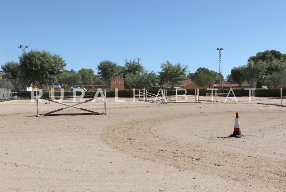 Finca ecuestre en venta - pista