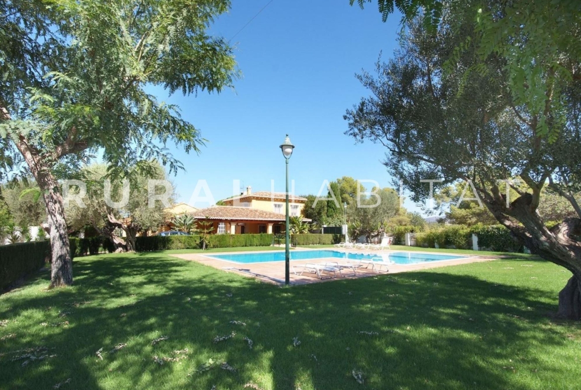 Finca ecuestre en venta - piscina