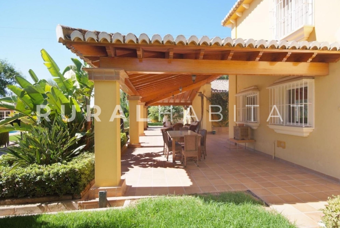 Finca ecuestre en venta - porche