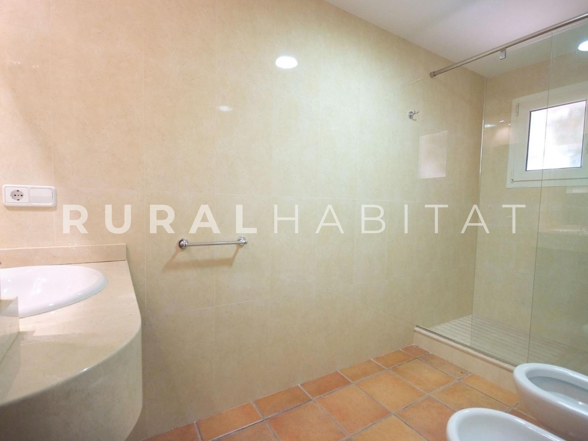 35 Finca ecuestre en venta - baño