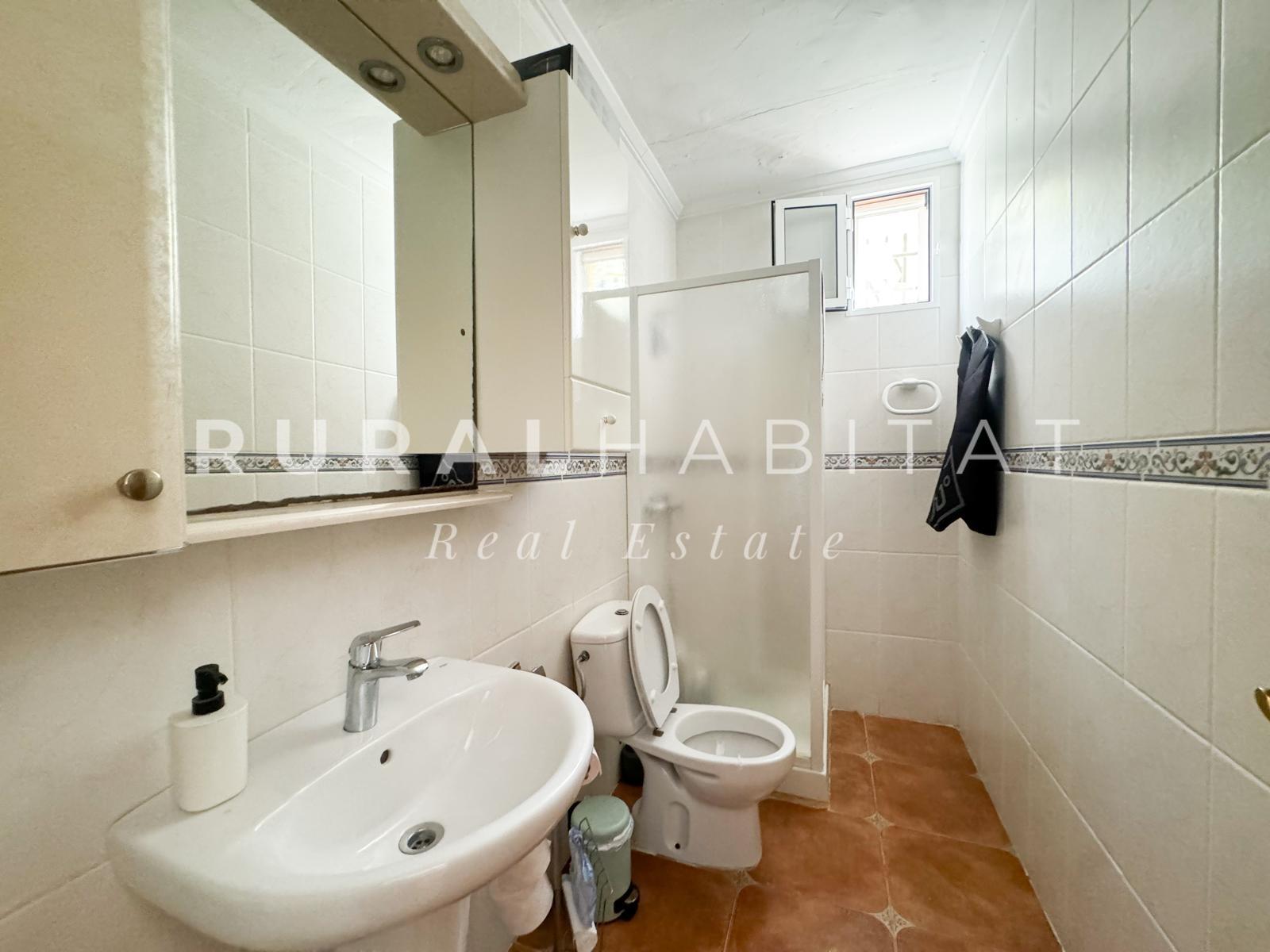 RH35. Baño Charming Rustic Estate for Sale Near Valencia