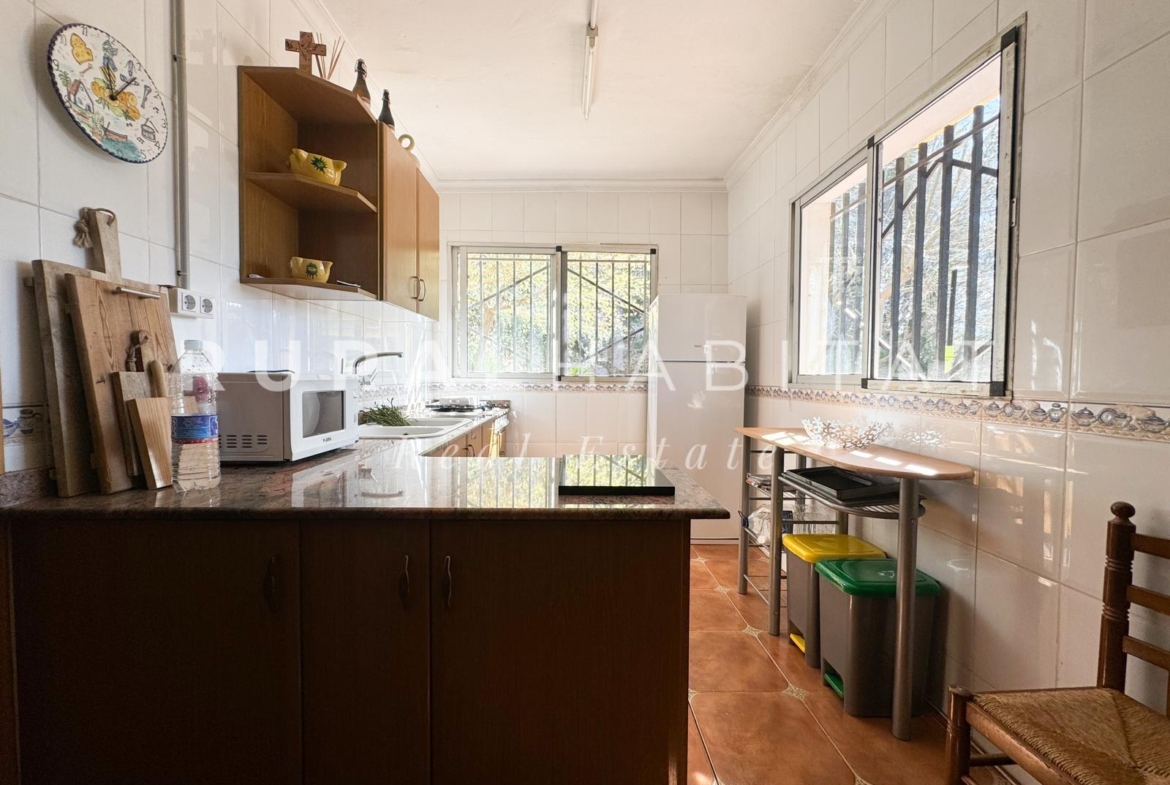 Charming Rustic Estate for Sale Near Valencia
