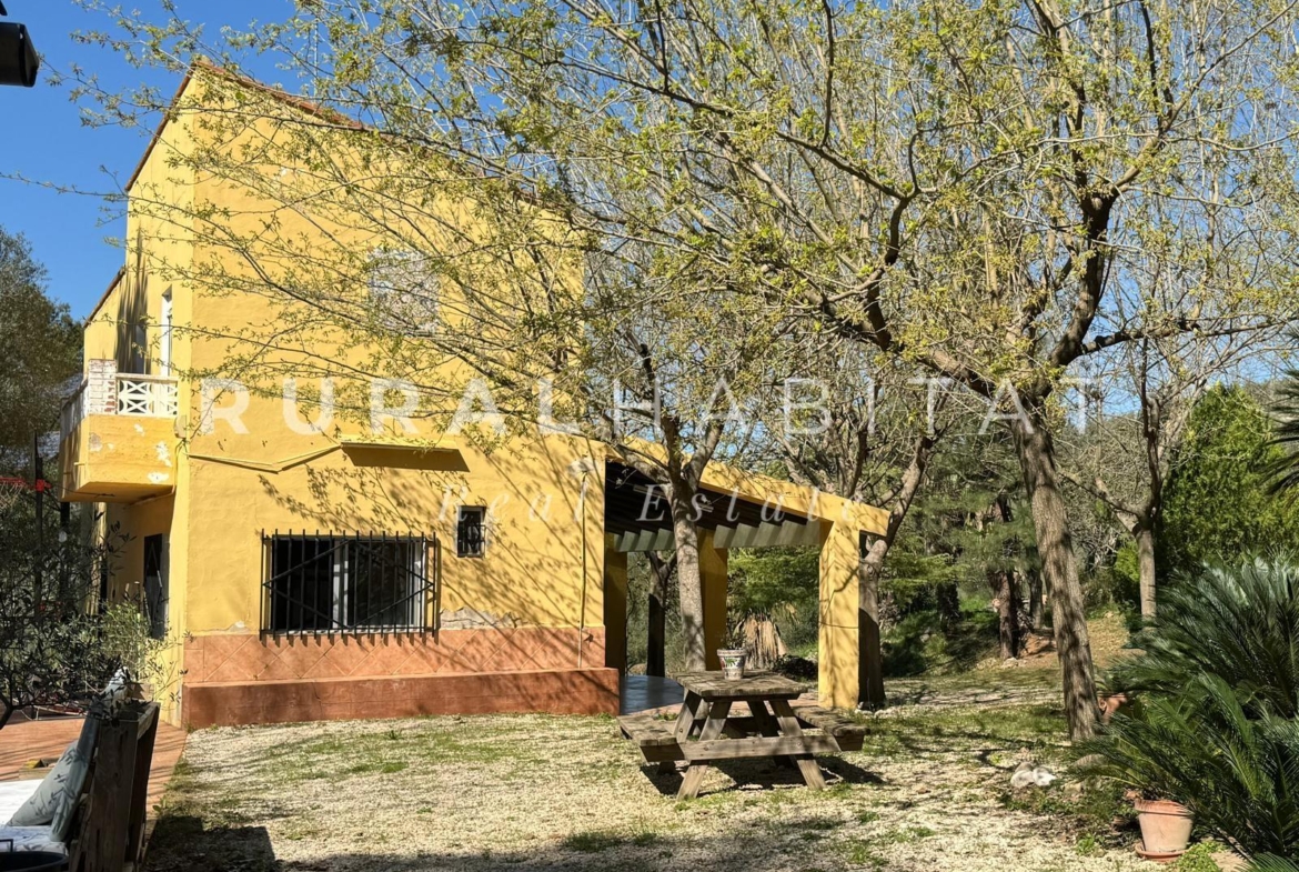 Charming Rustic Estate for Sale Near Valencia