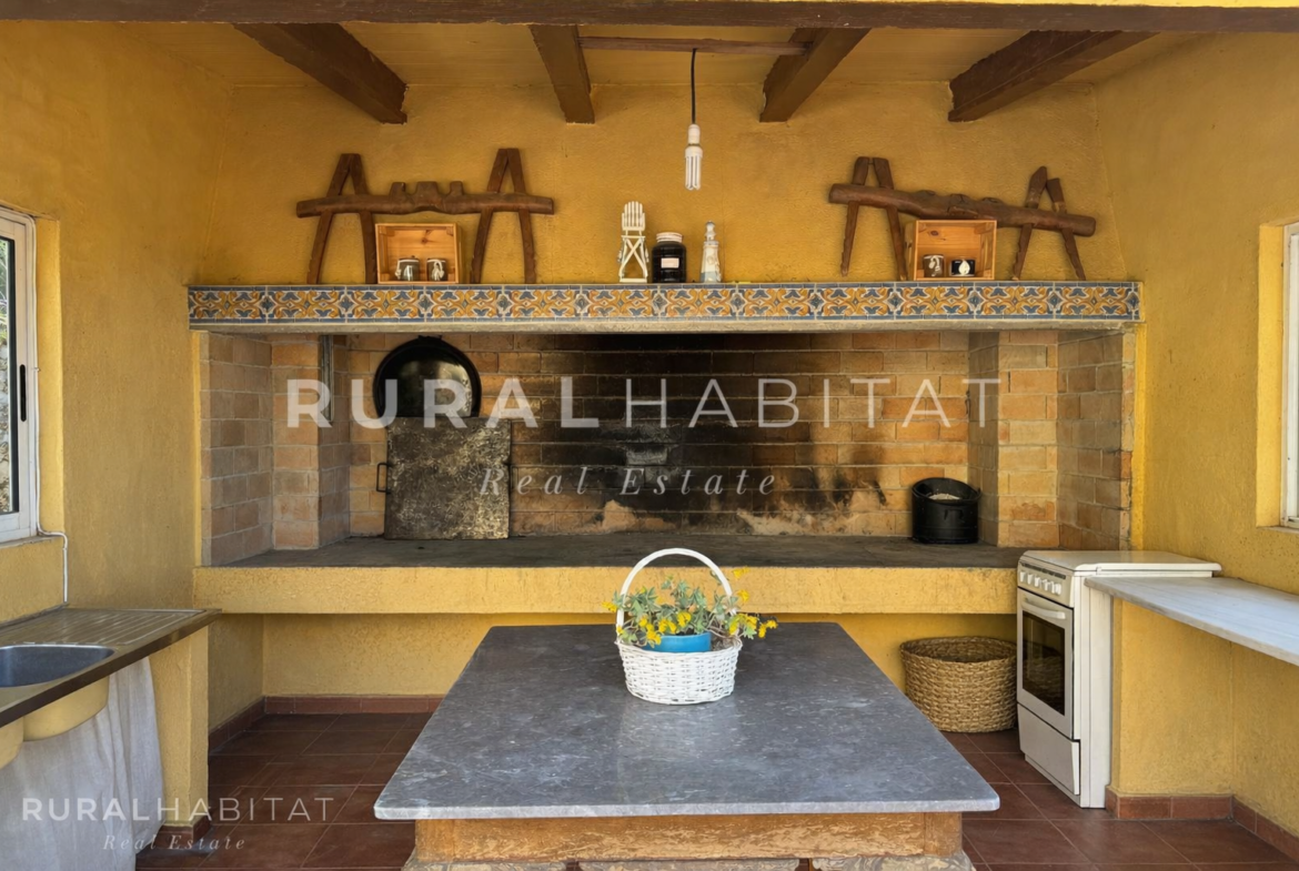 Charming Rustic Estate for Sale Near Valencia