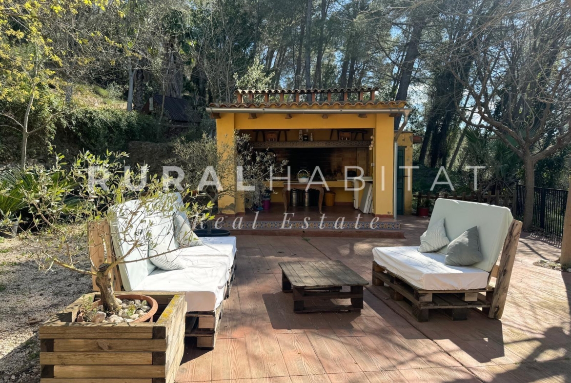 Charming Rustic Estate for Sale Near Valencia
