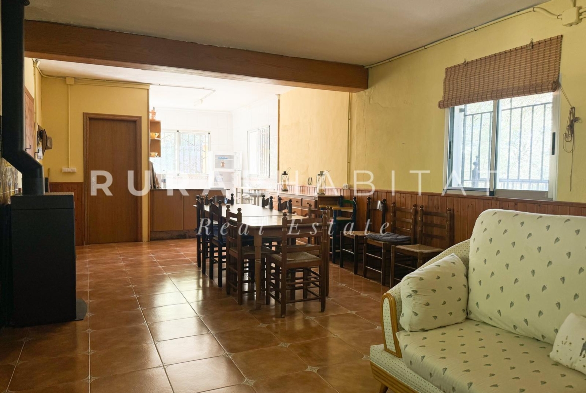Charming Rustic Estate for Sale Near Valencia