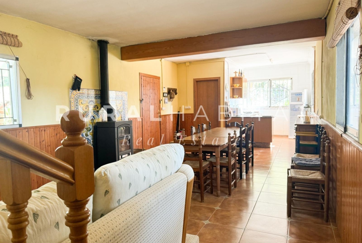 Charming Rustic Estate for Sale Near Valencia