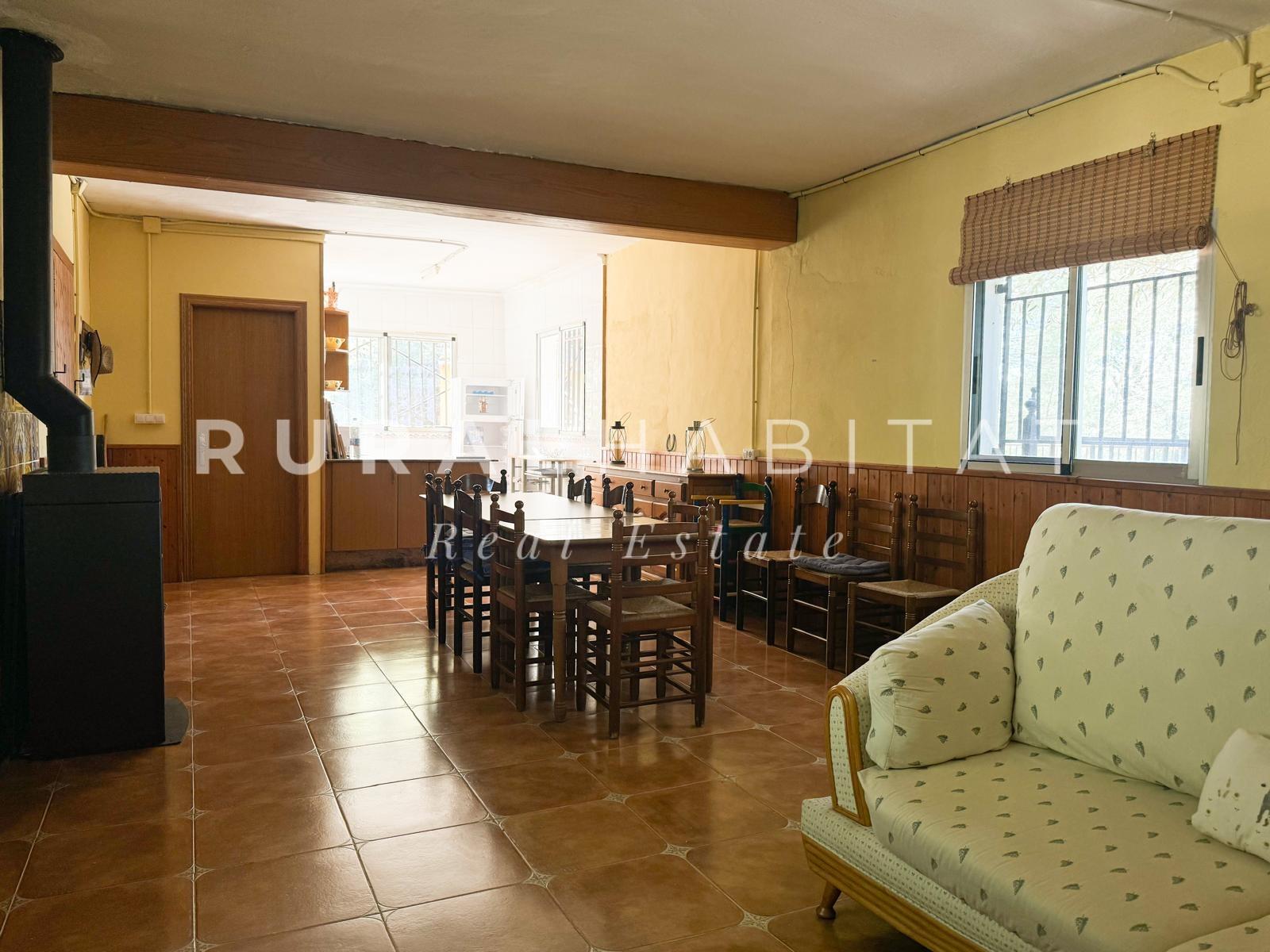 RH35. Salon Charming Rustic Estate for Sale Near Valencia
