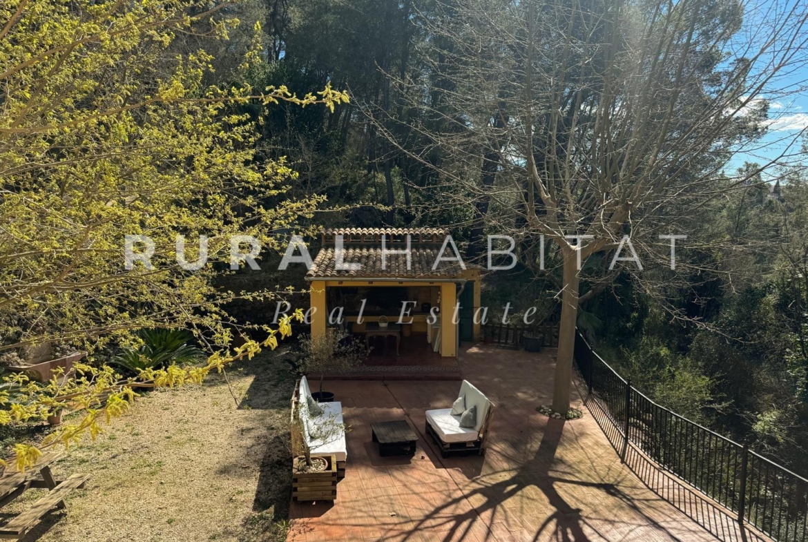 Charming Rustic Estate for Sale Near Valencia