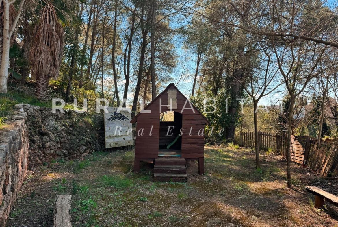 Charming Rustic Estate for Sale Near Valencia
